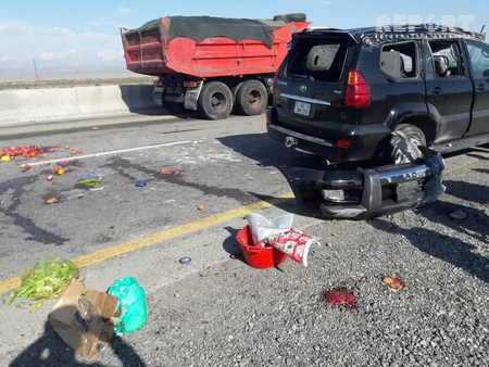Bakı-Qazax yolunda minik maşını aşıb, 3 nəfər xəsarət alıb - FOTO