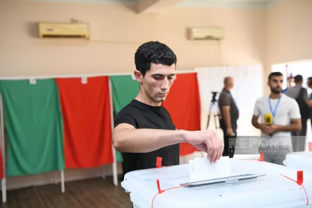 Azərbaycanda 1 milyondan çox seçici səs verib - FOTOREPORTAJ