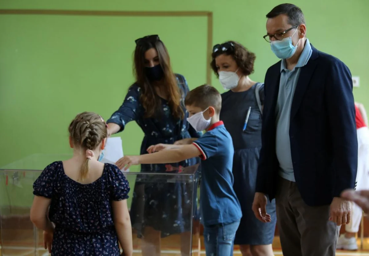 Polşada prezident seçkilərinin exit-pollunun nəticələri açıqlanıb