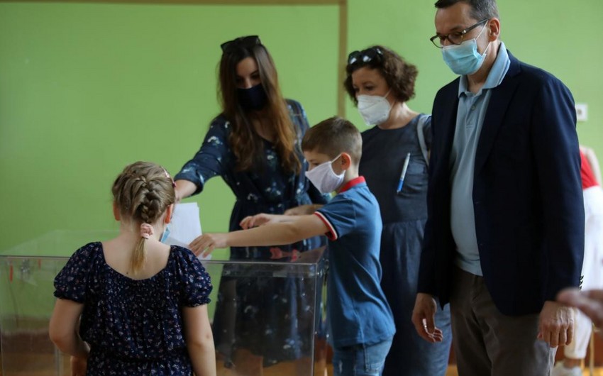Polşada prezident seçkilərinin exit-pollunun nəticələri açıqlanıb