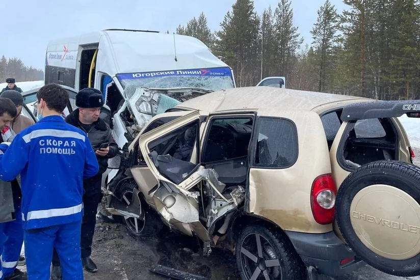В ДТП с рейсовым автобусом в РФ погибли трое, еще 13 человек пострадали