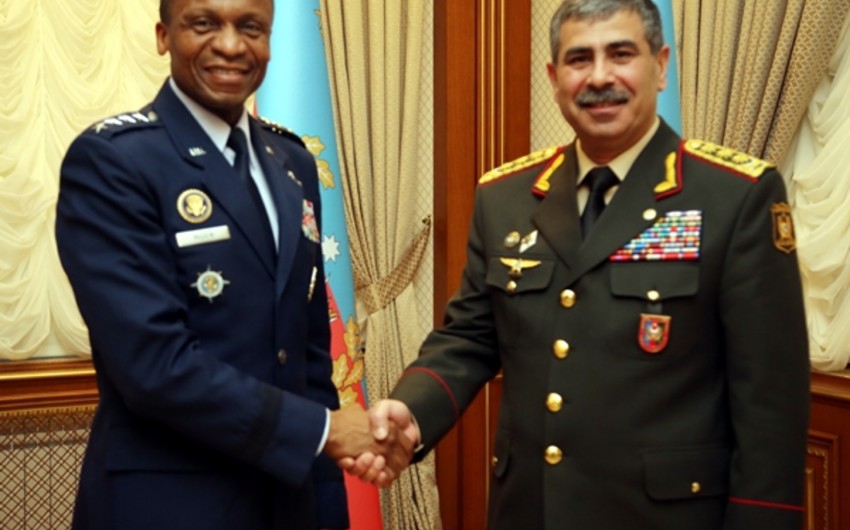 Defense Minister met with Commander of US Transportation Command