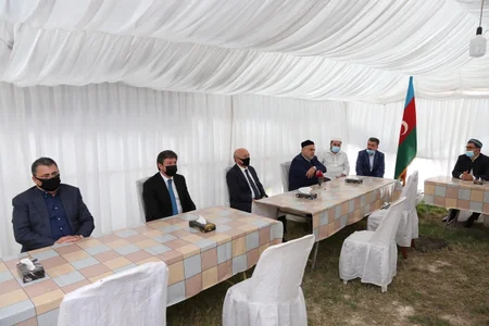 Allahşükür Paşazadə Polad Həşimovun kəndində olub, övladları ilə görüşüb