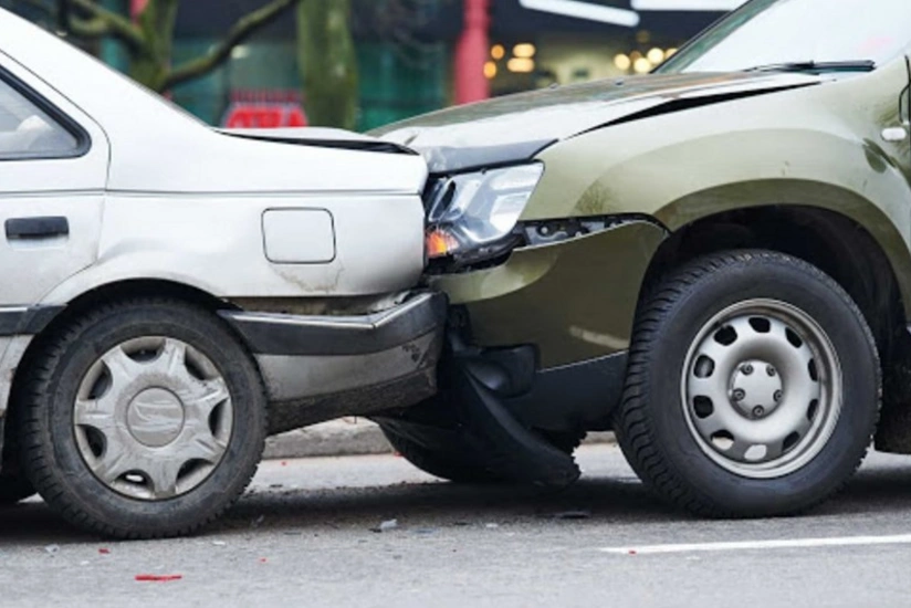 Bakıda iki avtomobil toqquşdu, xəsarət alan var