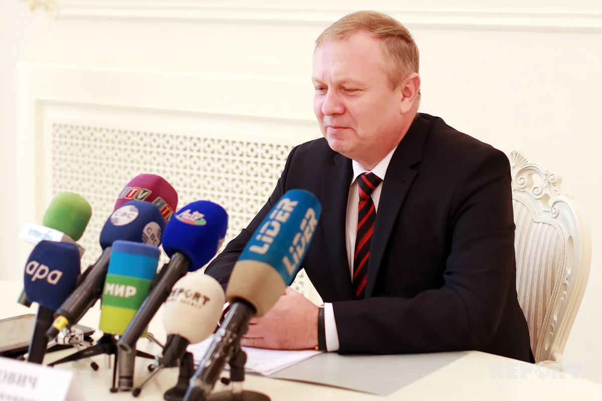 Посол Беларуси встретился с помощником президента Азербайджан