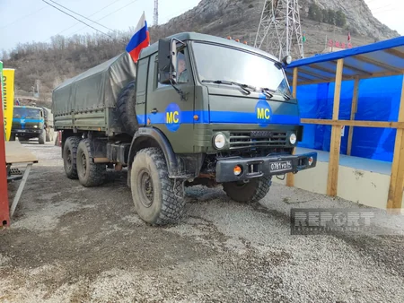 По дороге Ханкенди-Лачын беспрепятственно проехал 71 автомобиль российских миротворцев