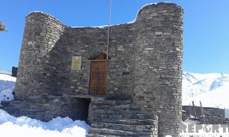 Qubada maşın dağdan aşıb, 2 nəfər ölüb, 1 nəfər yaralanıb - FOTO