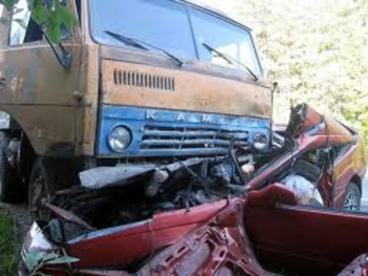 İmişlidə “Jiquli” “KaMAZ”a çırpılıb