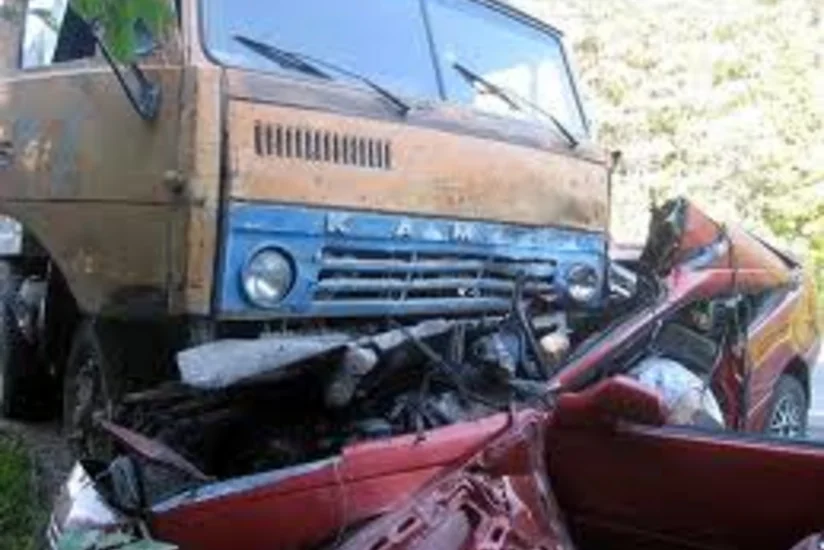 İmişlidə “Jiquli” “KaMAZ”a çırpılıb