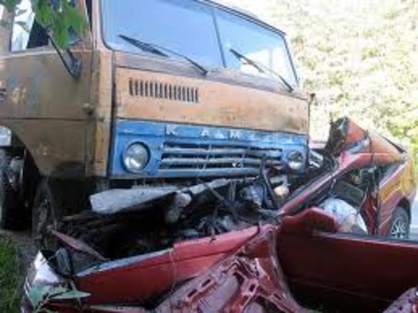 İmişlidə “Jiquli” “KaMAZ”a çırpılıb