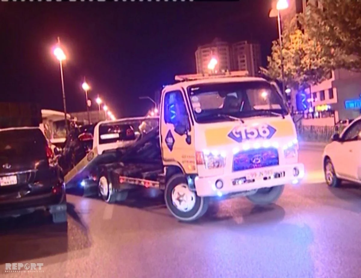 Bakıda yüksək sürətlə gedən BMW zəncirvari yol qəzası törədib - YENİLƏNİB - FOTO - VİDEO