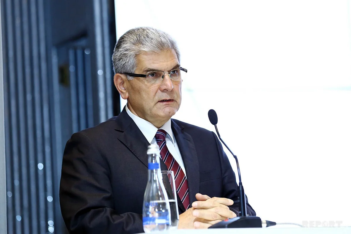 Rektor pedaqoji təcrübə zamanı yaranan problemləri açıqlayıb