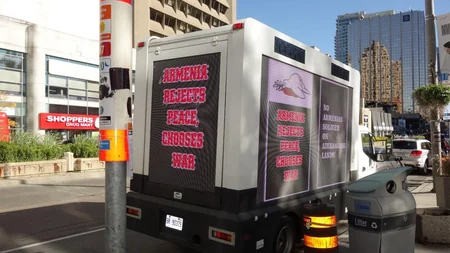 Azərbaycan icması Torontoda piket keçirib