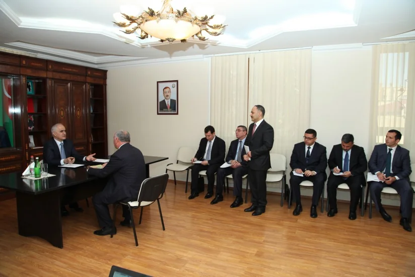 ​İqtisadiyyat və sənaye naziri Yevlaxda vətəndaşları qəbul edib