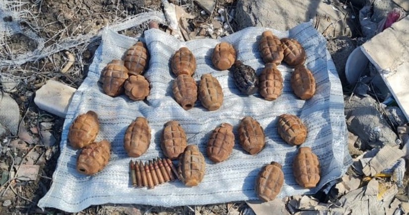 Abşeronda 17 əl qumbarası, 16 partlayıcı və xeyli silah-sursat aşkarlanıb