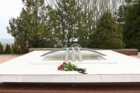 Ceyhun Bayramov Bişkekdəki Ata-Beyit Memorial Kompleksini ziyarət edib