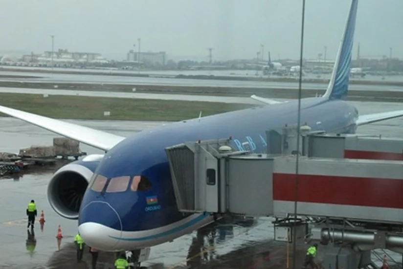 В Стамбульском аэропорту в принадлежащем AZAL самолете произошел инцидент