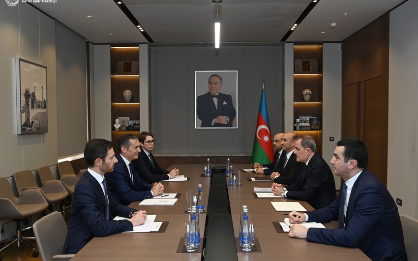 İtaliyanın yeni səfiri etimadnaməsinin surətini Ceyhun Bayramova təqdim edib