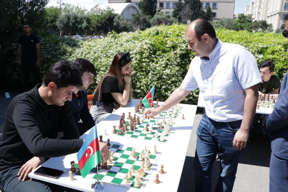 Şahmatçı Rauf Məmmədov 30 taxtada seans verib