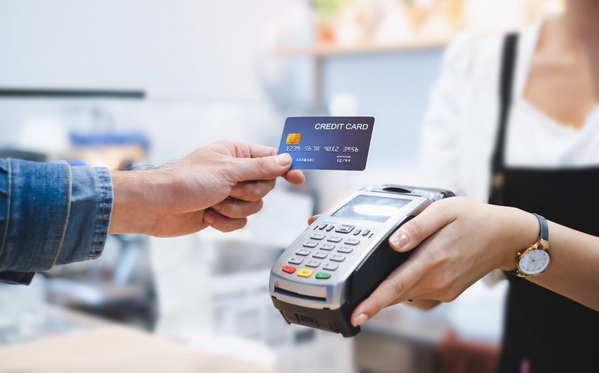 Xaricilərin Azərbaycanda bank kartları ilə xərcləmələri 62% azalıb