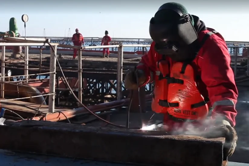 N.Nərimanov adına NQÇİ-də estakadalar neft yığım məntəqəsindən ayrılır - VİDEO