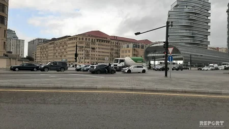 Bakıda işıqfora məhəl qoymayan sürücülər qəza törədiblər - FOTO