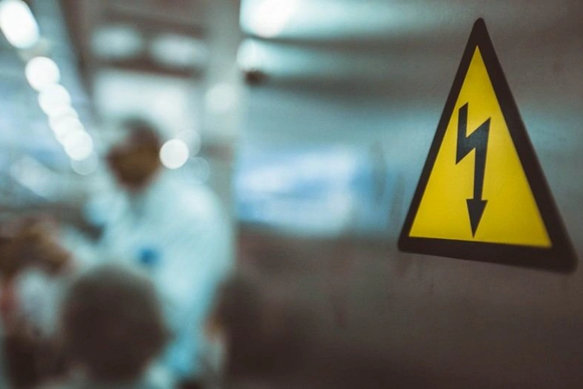 Astarada 37 yaşlı rabitəçini elektrik cərəyanı vuraraq öldürüb