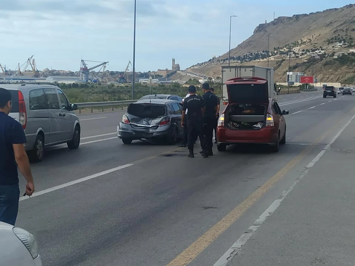 Jurnalistlər binasının qarşısında yol qəzası oldu