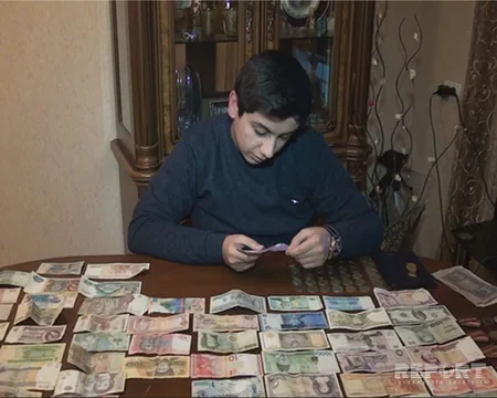 Azərbaycanda yeniyetmə 70-dən çox ölkənin pullarından ibarət kolleksiya yığıb - FOTO