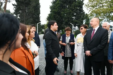 President Ilham Aliyev views conditions created at newly-reconstructed park in Baku