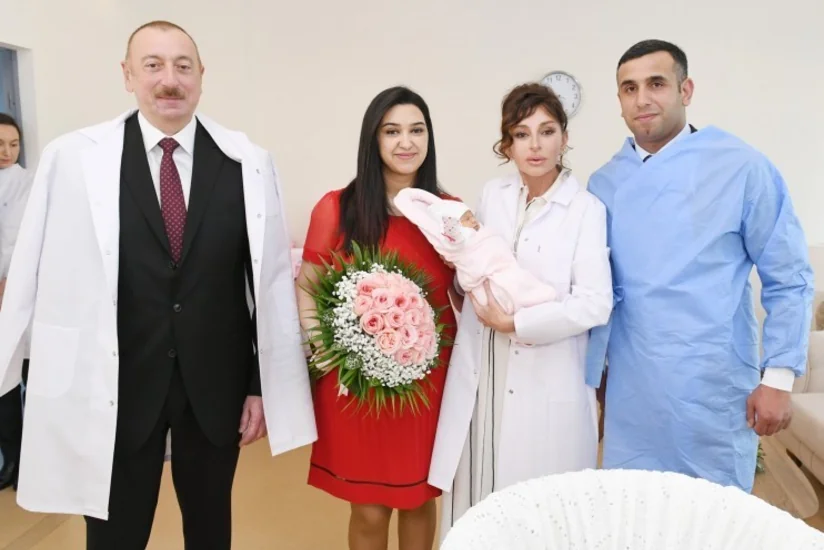 President Ilham Aliyev and first lady Mehriban Aliyeva met with parents of Azerbaijan’s 10 millionth citizen