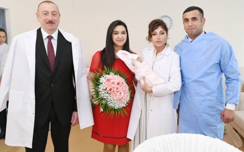 Prezident və birinci xanım Azərbaycanın 10 milyonuncu sakininin valideynləri ilə görüşüblər - FOTOLAR - YENİLƏNİB