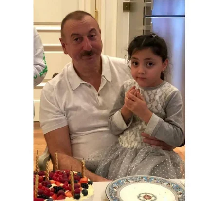 Leyla Əliyeva: Prezidentimizə və bütün Azərbaycan xalqına Allahdan cansağlığı, xoşbəxtlik və uğurlar diləyirəm - FOTO