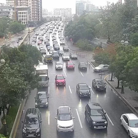 Bakının bir sıra yollarında tıxac yaranıb