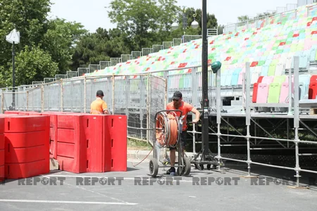 Formula 1ə görə bağlanan küçə və prospektlərdə təhlükəsizlik baryerləri sökülür