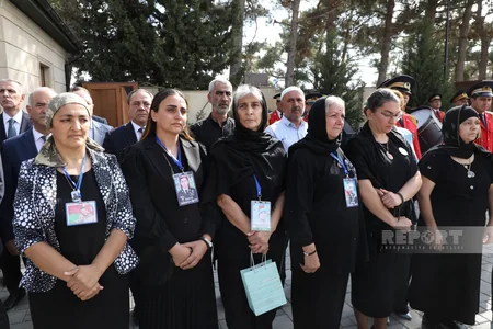 Azərbaycan xalqı antiterror şəhidlərinin məzarlarını ziyarət edir