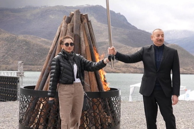 İlham Əliyev və Mehriban Əliyeva Suqovuşanda bayram tonqalını alovlandırıblar