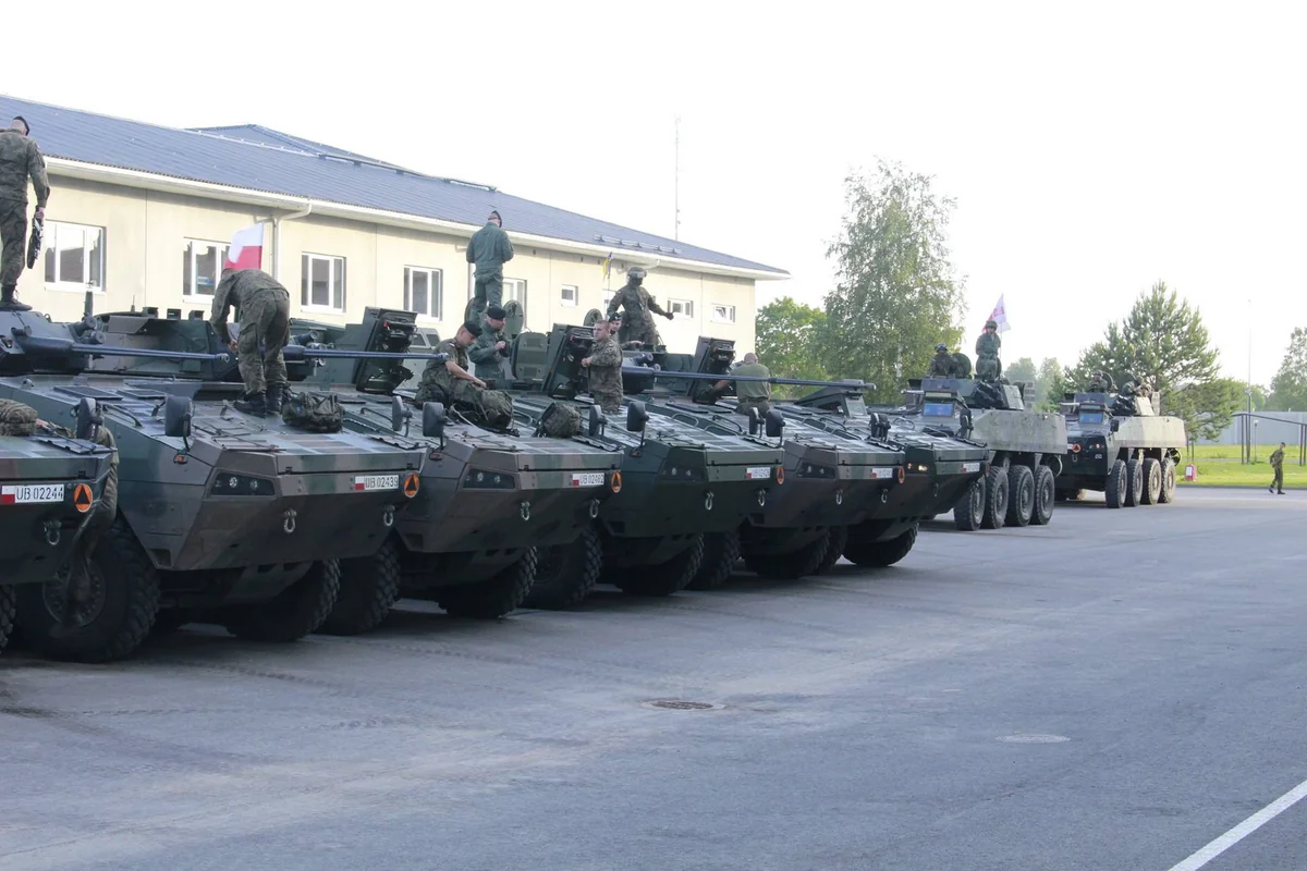Украина приобретет 100 польских БТР Rosomak
