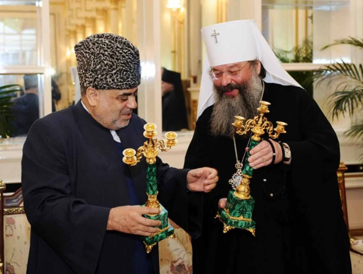 ​Аллахшукюр Пашазаде награжден медалью 130 лет Екатеринбурской епархии