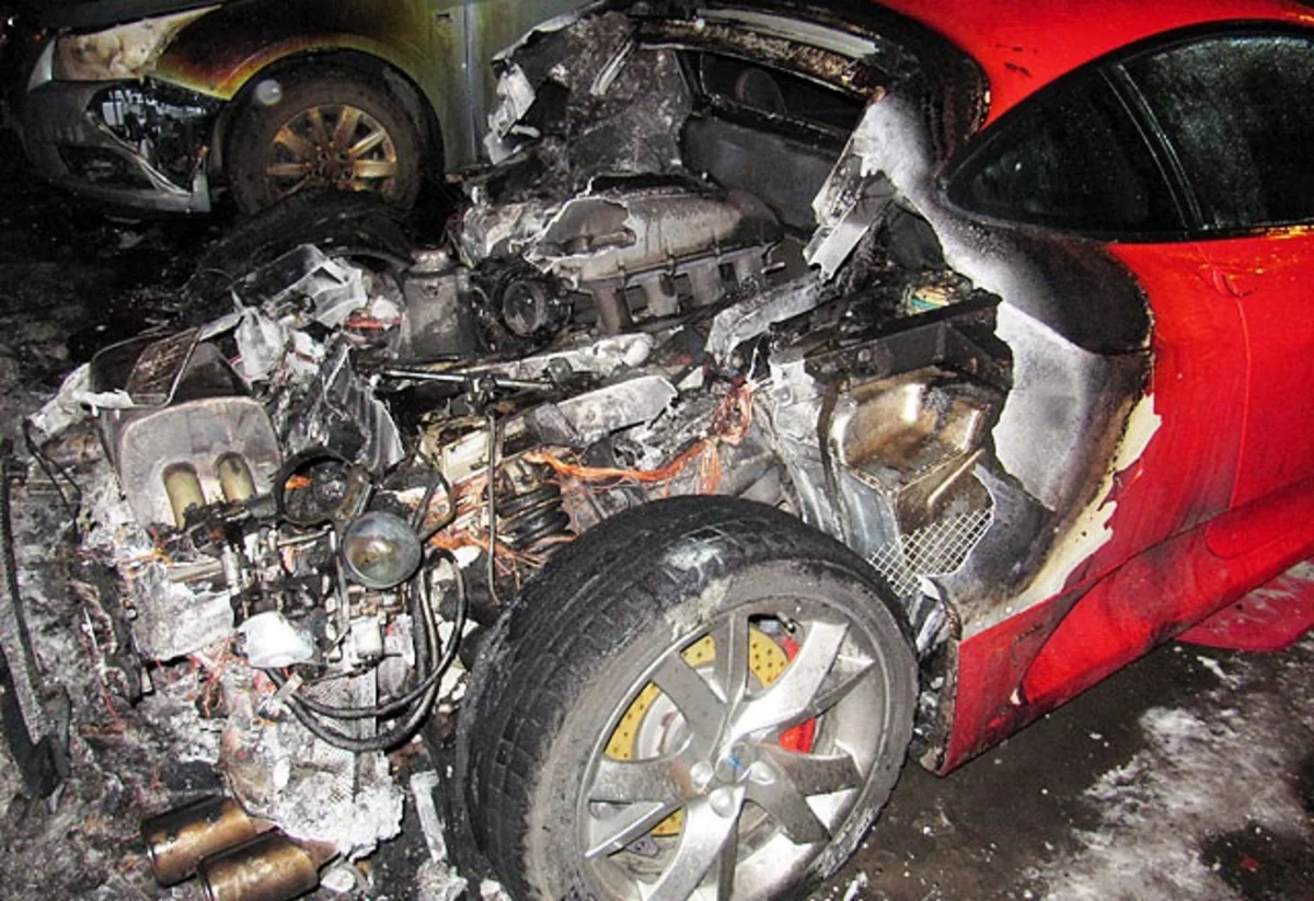 Bakı sakininin “Bentley” markalı avtomobili yanıb