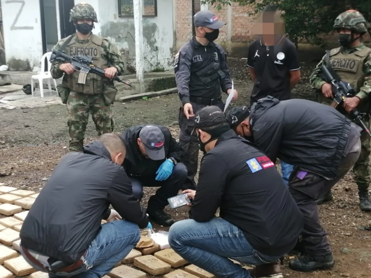 Kolumbiya hərbçiləri 3 tona yaxın kokain və marixuana müsadirə ediblər
