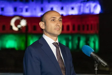 Qədim Romanın “Mercati di Traiano” abidəsi Azərbaycan bayrağının rəngləri ilə işıqlandırılıb