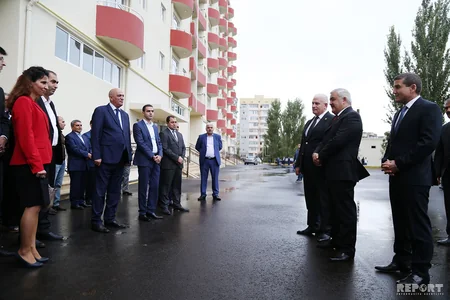 SOCAR prezidenti neftçilərə yeni mənzillərin orderlərini təqdim edib