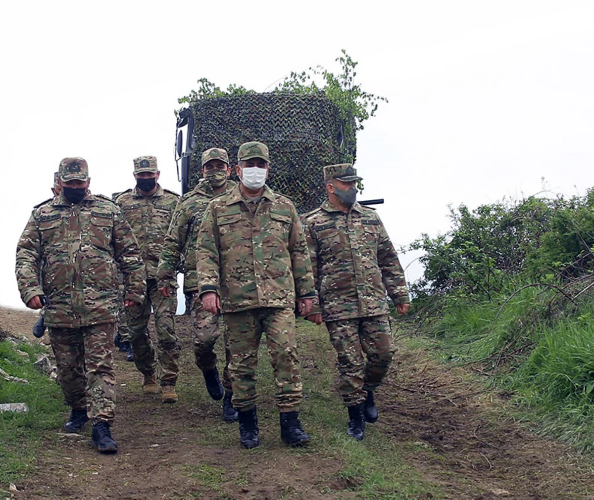Zakir Hasanov visits units of Air Defense troops stationed in liberated areas