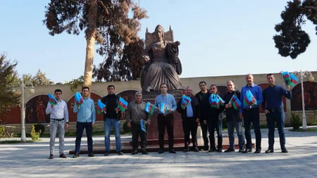 Parlament jurnalistləri cəbhə bölgəsində bayraq aksiyası keçiriblər - FOTOREPORTAJ