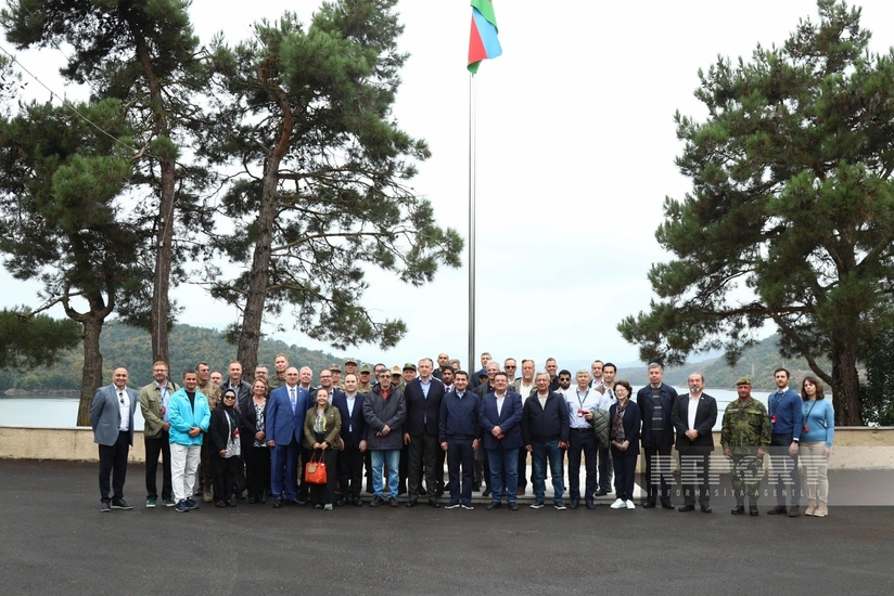 Xarici diplomatlar Sərsəng su anbarında aparılan bərpa işləri ilə tanış olublar - VİDEO
