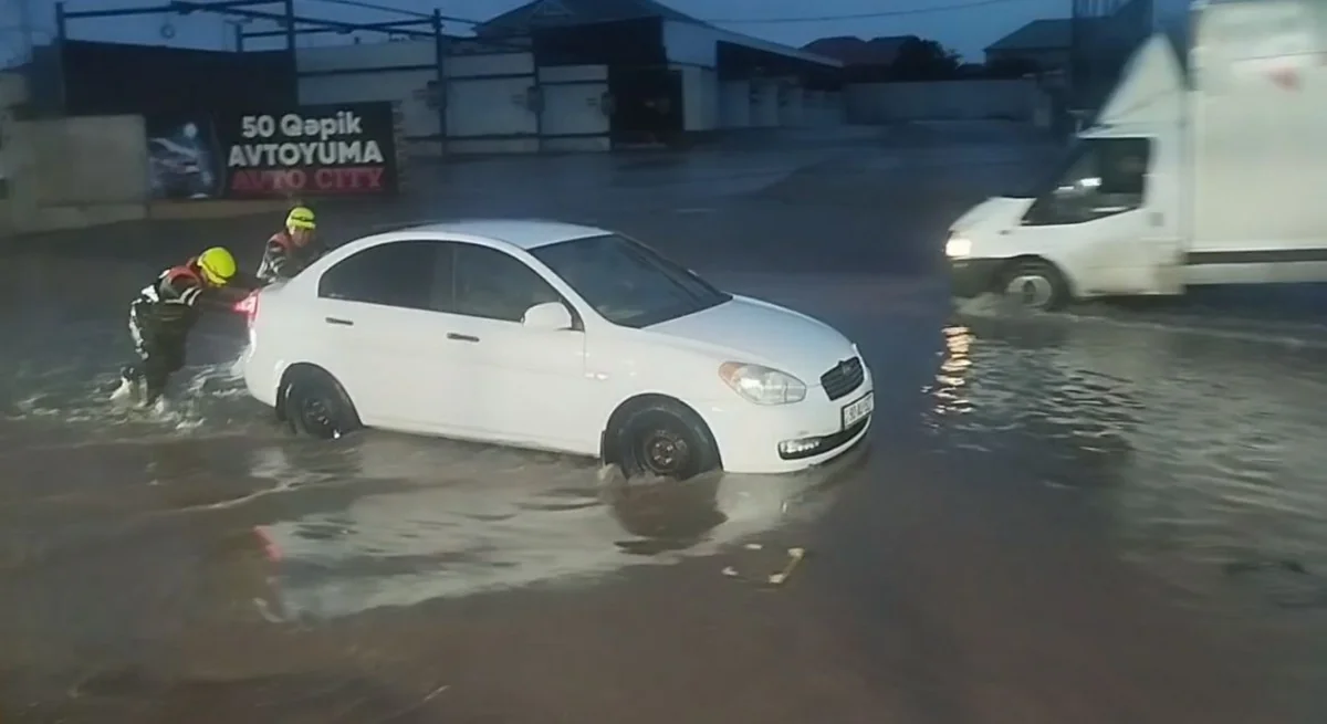 FHN:  Yağıntılı hava şəraiti bir sıra fəsadlara yol açıb, bəzi əraziləri su basıb