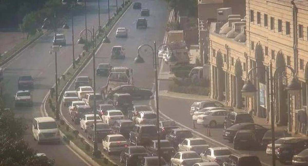 Bakının Tbilisi prospektində yol qəzası baş verib