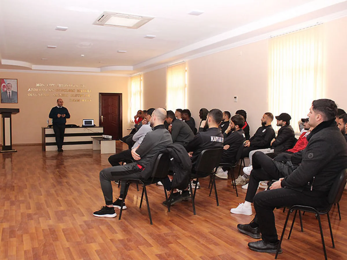 I Liqa klubunun futbolçularına danışılmış oyunlarla bağlı seminar keçirilib