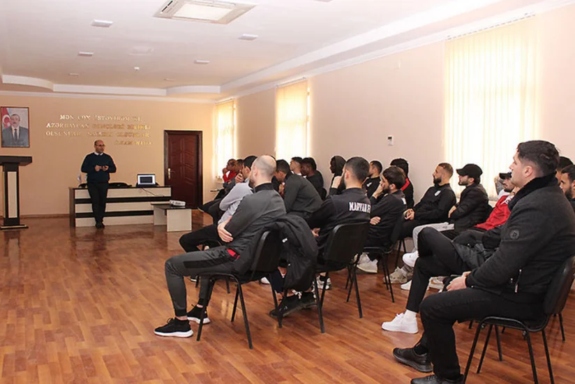 I Liqa klubunun futbolçularına danışılmış oyunlarla bağlı seminar keçirilib